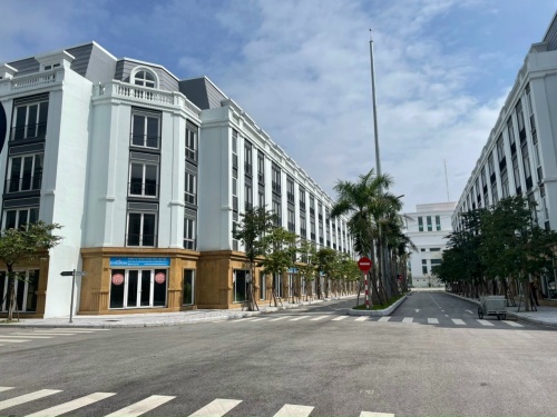 Bán căn nhà phố thương mại Eurowindow Thanh Hoá ,xây dựng 5 tầng chỉ vào sẫn ở và kinh doanh .Giá 3 tỷ-Liên Hệ:0915.285.670