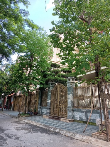 Bán biệt thự tại 151A Nguyễn Đức Cảnh, Đền Lừ, Hoàng Mai. diện tích 125m2 nhà đẹp, có sân vườn, gara ôtô, giá 12.8 tỷ